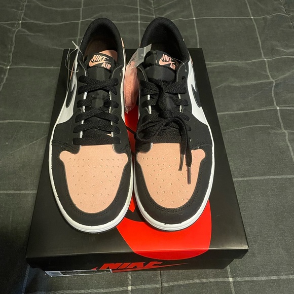 Air Jordan 1 Low OG Bleached Coral - Picture 2 of 4